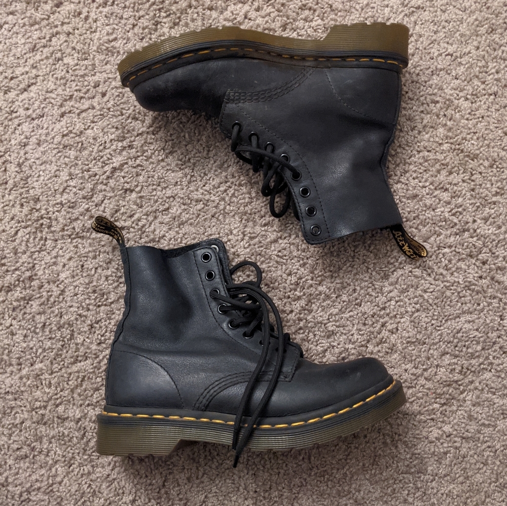 Soft Leather 8 eye Boot